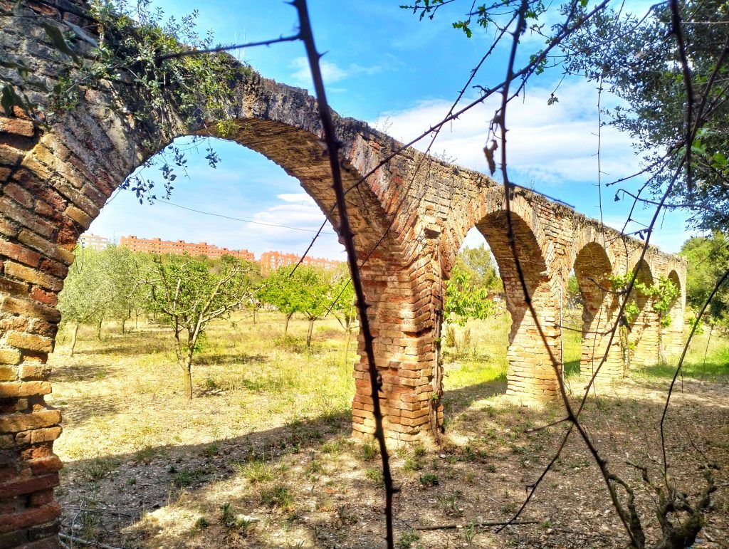 acueducto de canaletas collserola